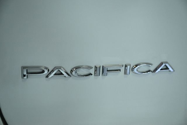 Used 2024 Chrysler Pacifica Limited FWD image 12