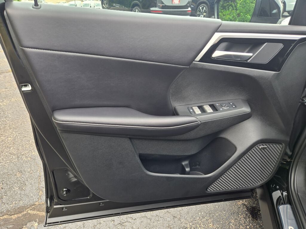 New 2026 Mitsubishi Outlander LE AWD/4WD image 18