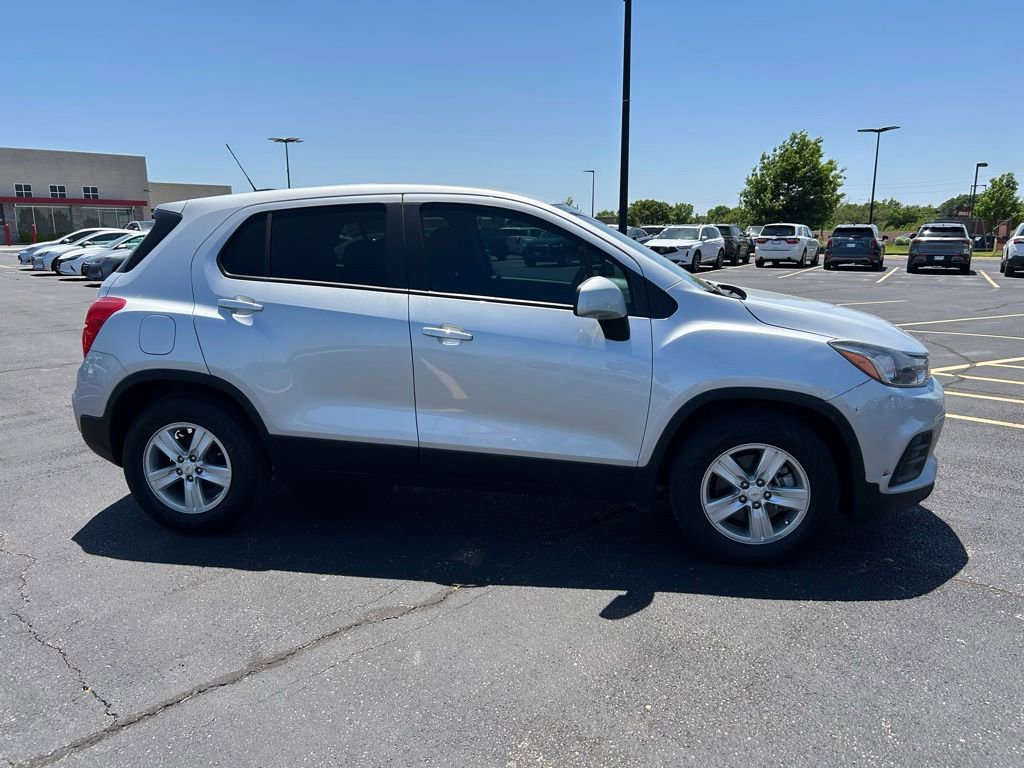 Used 2021 Chevrolet Trax LS w/ Tint and Cruise Package FWD image 6