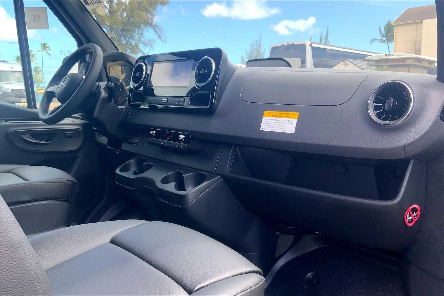 Used 2025 Mercedes-Benz Sprinter 2500 image 12