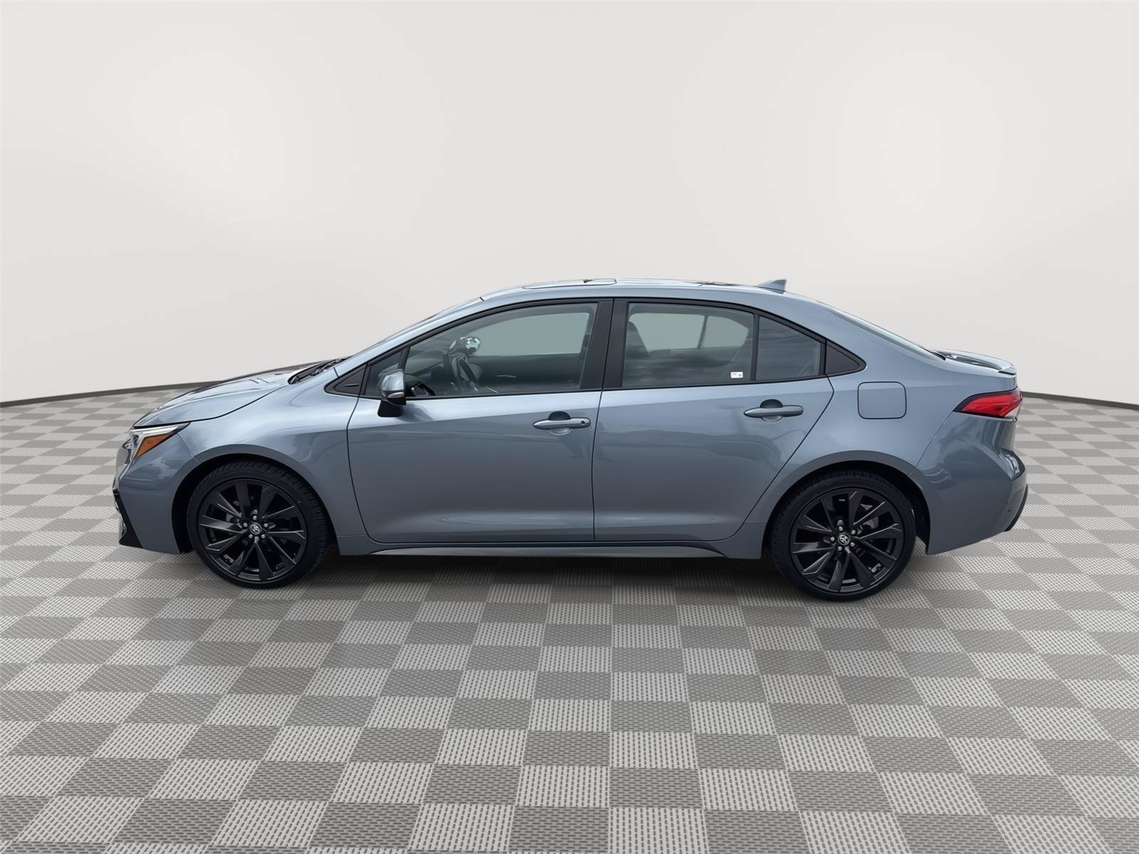 Used 2023 Toyota Corolla SE w/ SE Premium Package FWD image 8