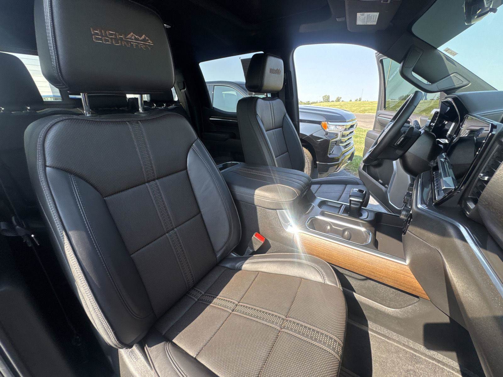 Used 2026 Chevrolet Silverado 1500 High Country w/ Technology Package AWD/4WD image 18
