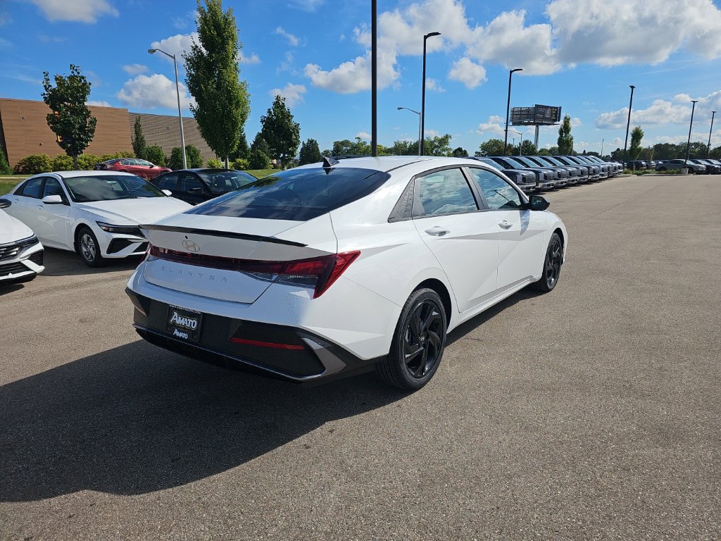 New 2026 Hyundai Elantra SEL Sport FWD image 5