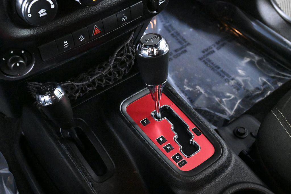 Used 2016 Jeep Wrangler Unlimited Sahara image 25