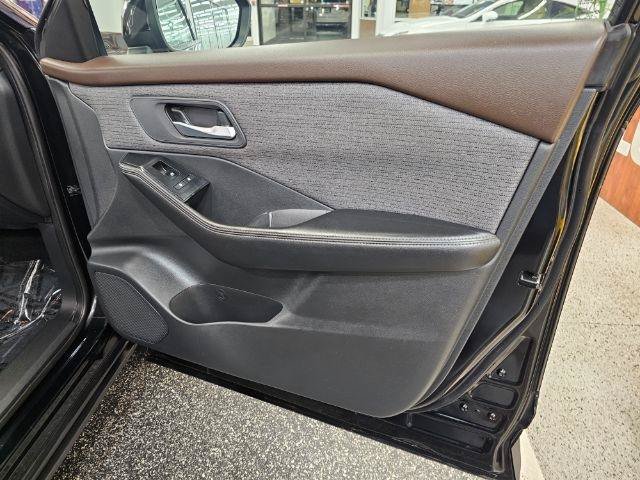 Used 2021 Nissan Rogue SV FWD image 32