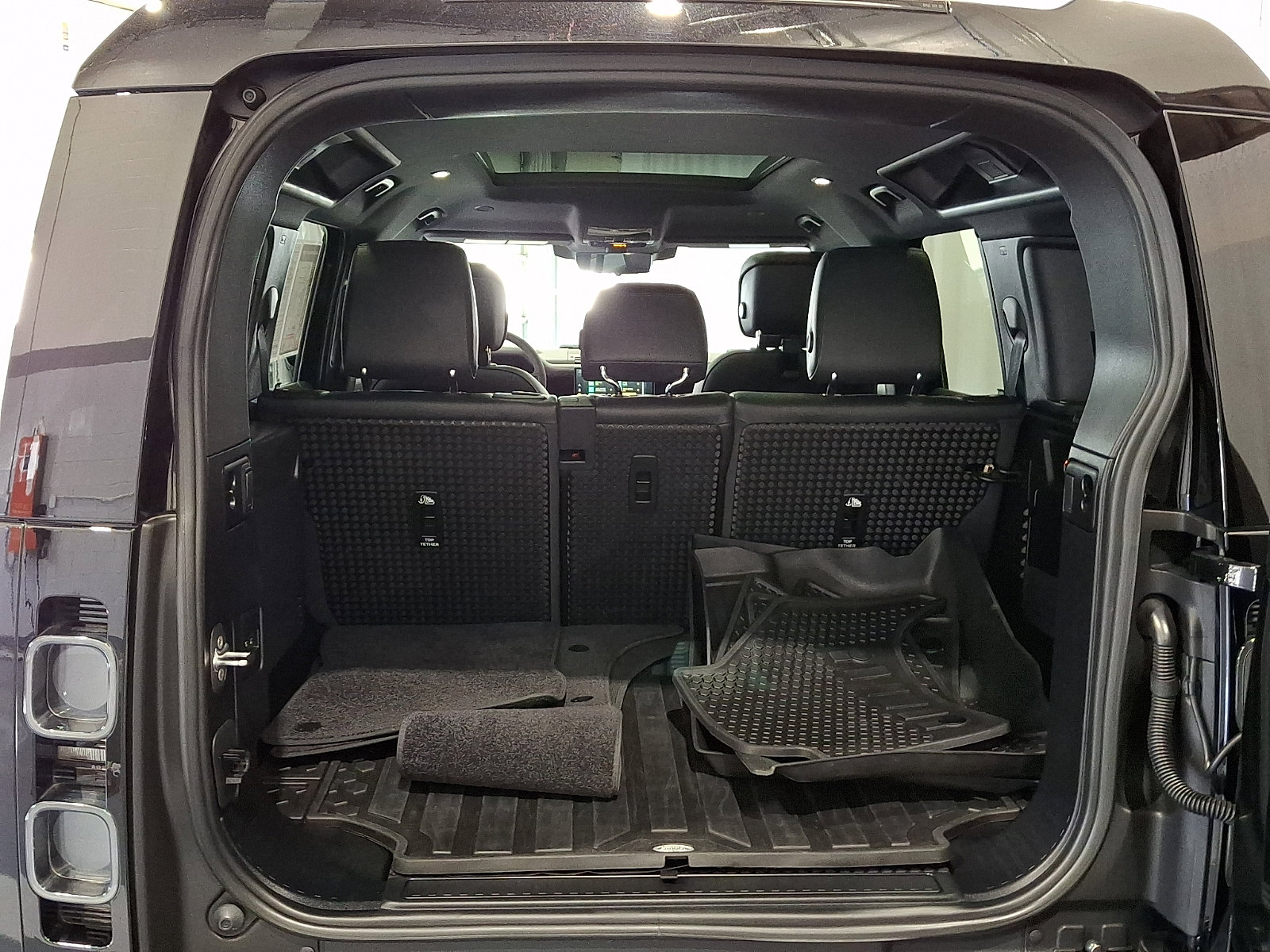 Certified 2023 Land Rover Defender 110 V8 image 29