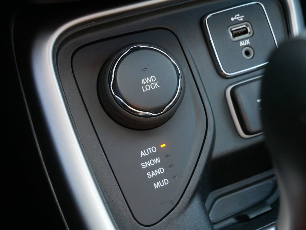 Used 2017 Jeep Compass Latitude w/ Popular Equipment Group image 24