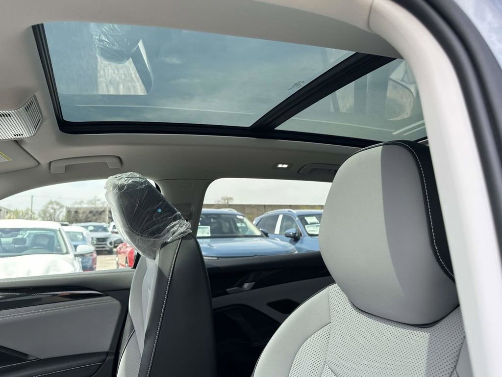 New 2026 Volkswagen Tiguan SE image 16