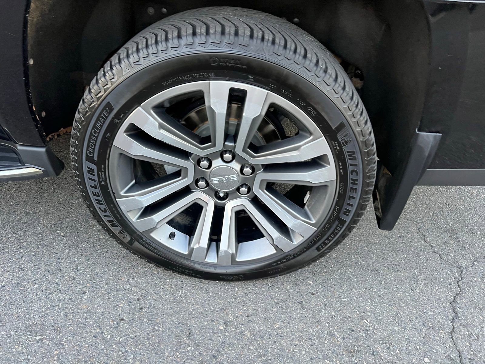 Used 2019 GMC Yukon XL Denali image 11