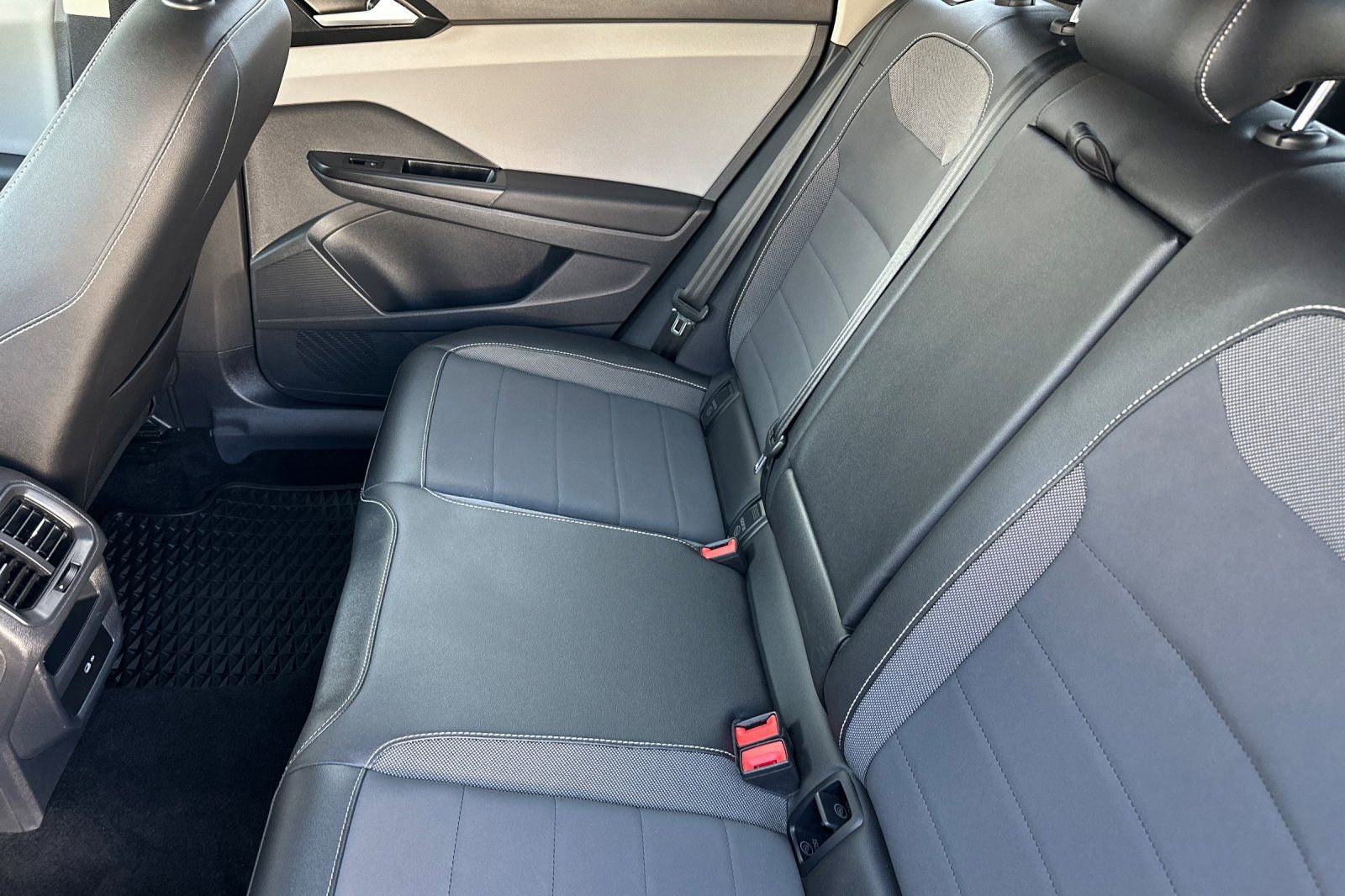 Certified 2023 Volkswagen Taos SE image 12