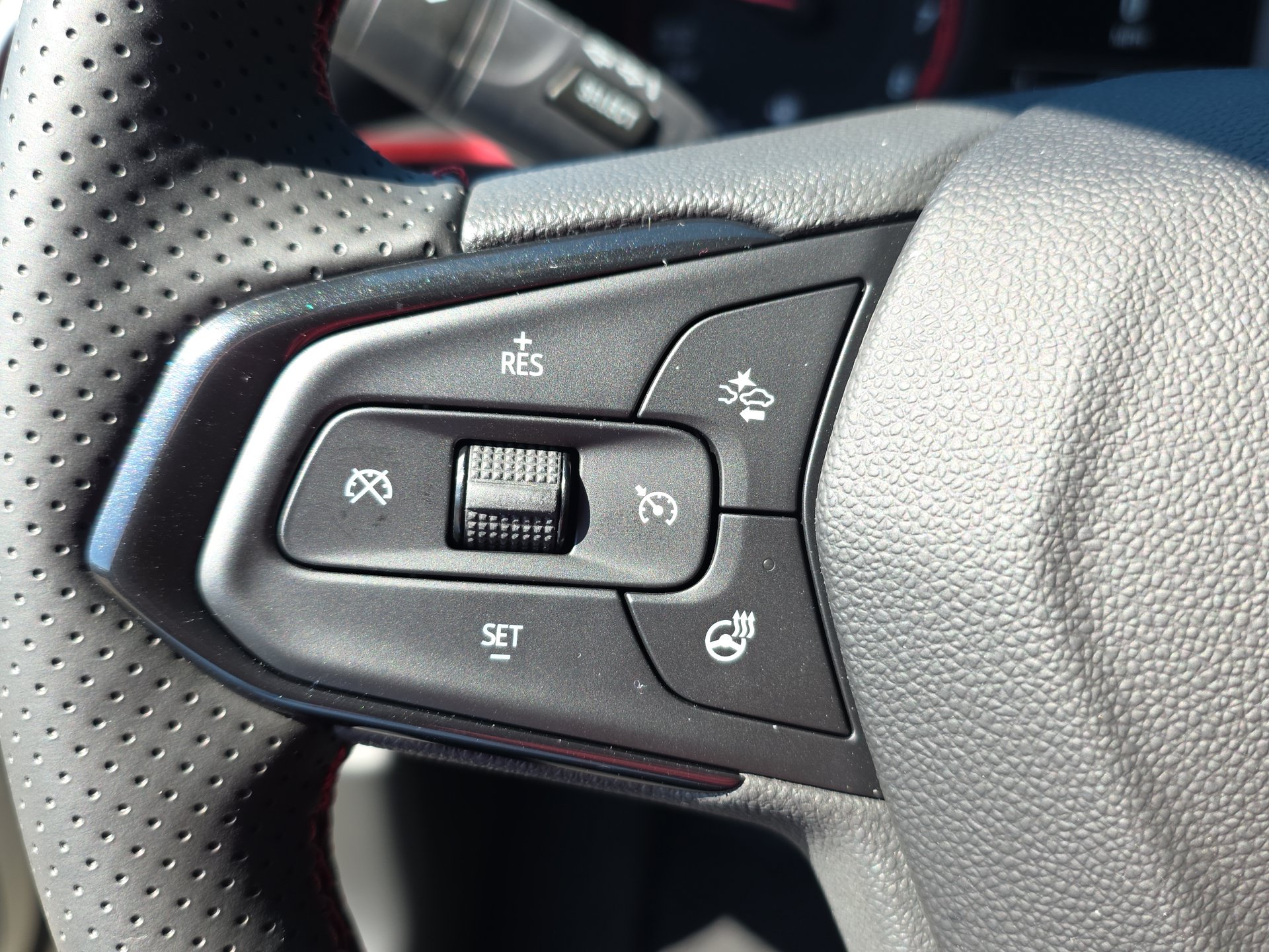 New 2026 Chevrolet Trax RS w/ Driver Confidence Package FWD image 18