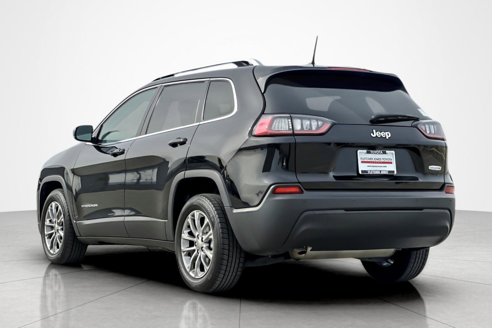 Used 2020 Jeep Cherokee Latitude Plus image 3