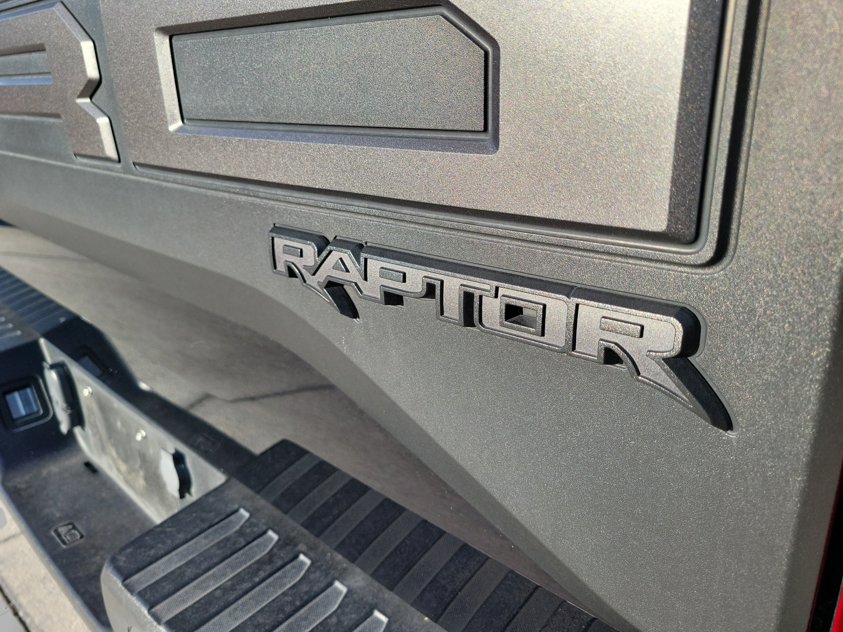 Used 2020 Ford F150 Raptor w/ Equipment Group 802A Luxury AWD/4WD image 29