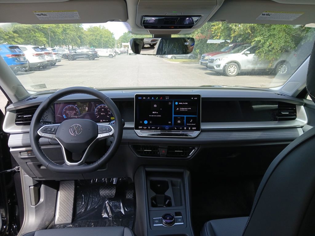 New 2025 Volkswagen Tiguan SE image 12