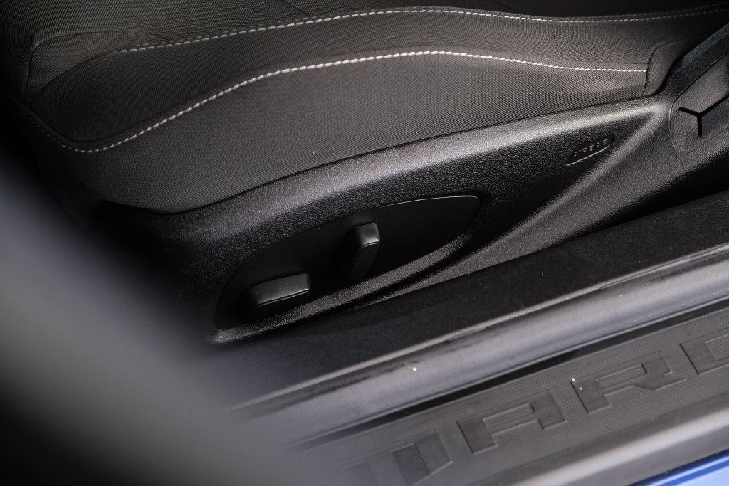 Used 2020 Chevrolet Camaro LT RWD image 33