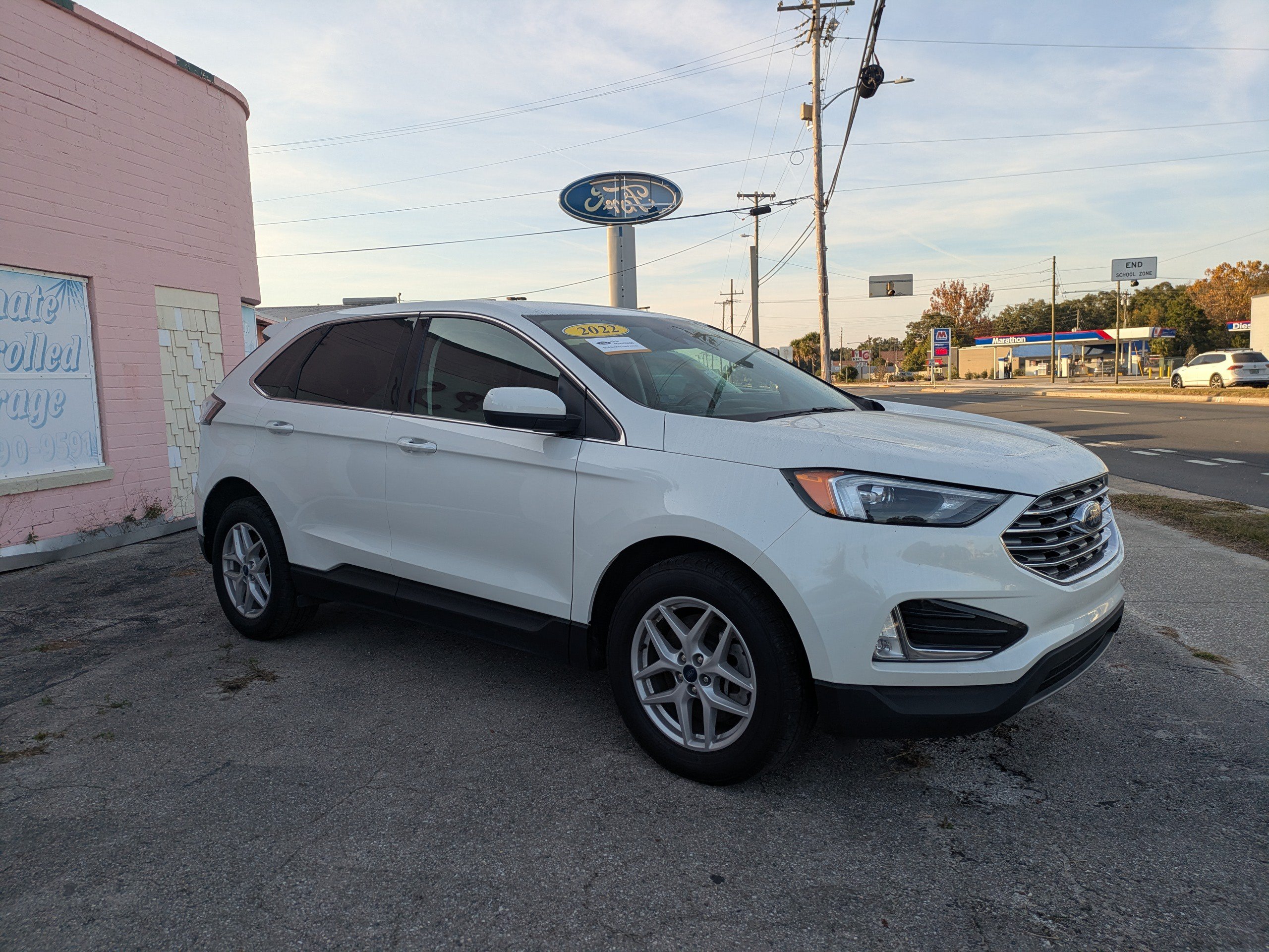 Used 2022 Ford Edge SEL w/ Convenience Package AWD/4WD image 2