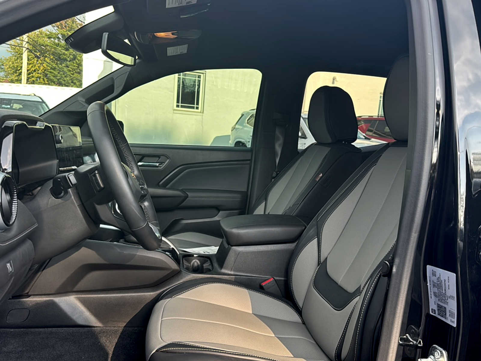 Used 2024 Chevrolet Colorado LT w/ LT Convenience Package II AWD/4WD image 7