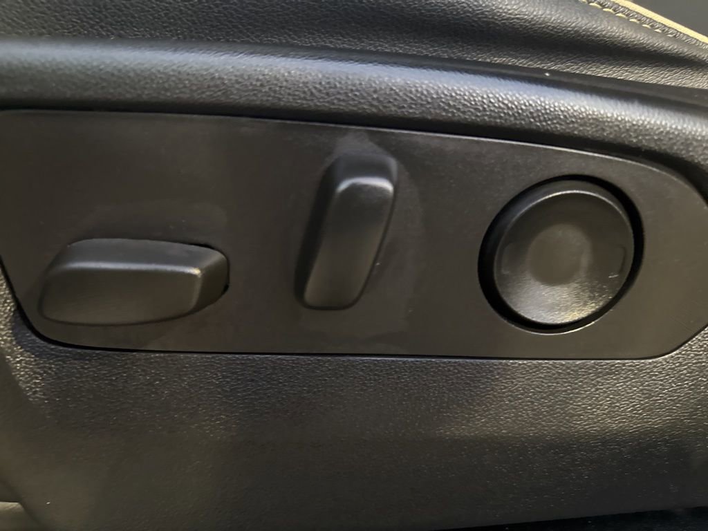 Used 2023 Chevrolet Suburban Premier image 11