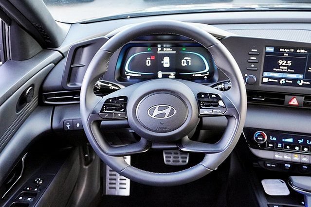 Certified 2026 Hyundai Elantra Sport FWD image 17