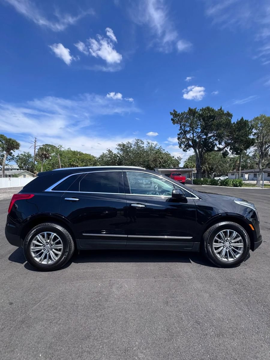 Used 2017 Cadillac XT5 Luxury w/ Driver Awareness Package FWD image 4
