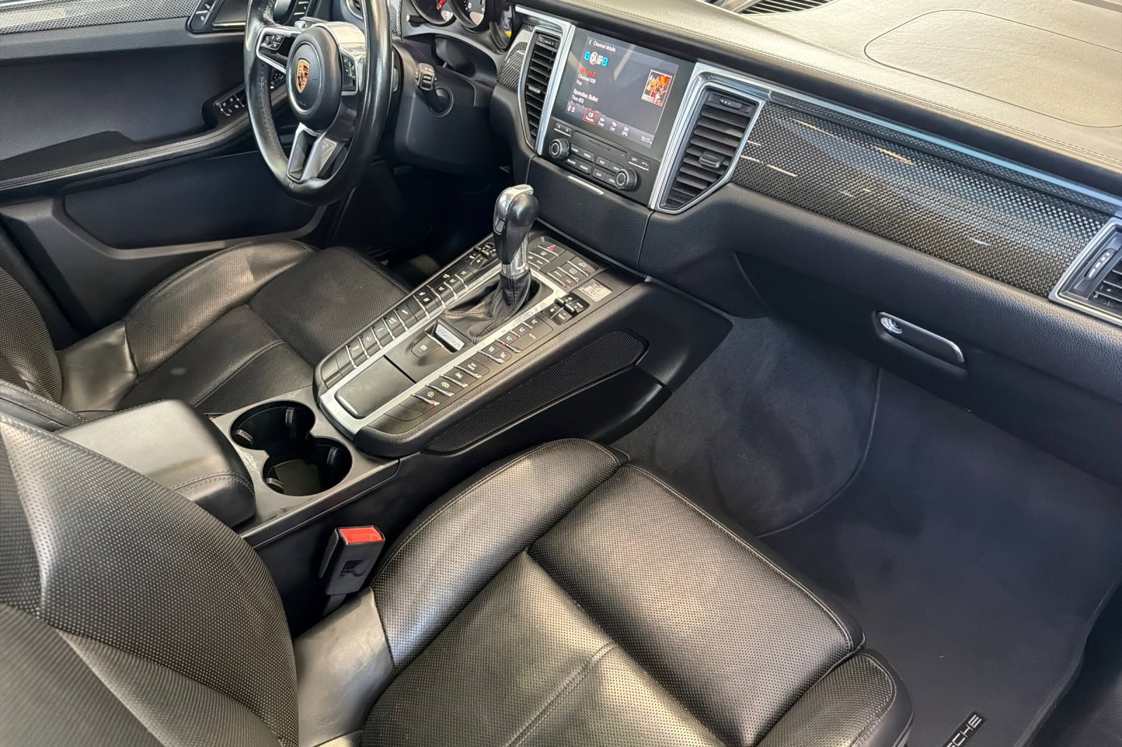 Used 2018 Porsche Macan GTS AWD/4WD image 19