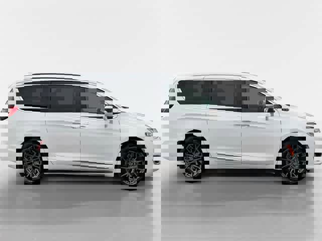 Used 2017 Chrysler Pacifica Limited w/ UConnect Theater Package image 6