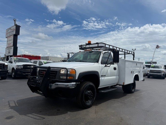 Used 2005 GMC Sierra 3500 W/T w/ Skid Plate Package image 2
