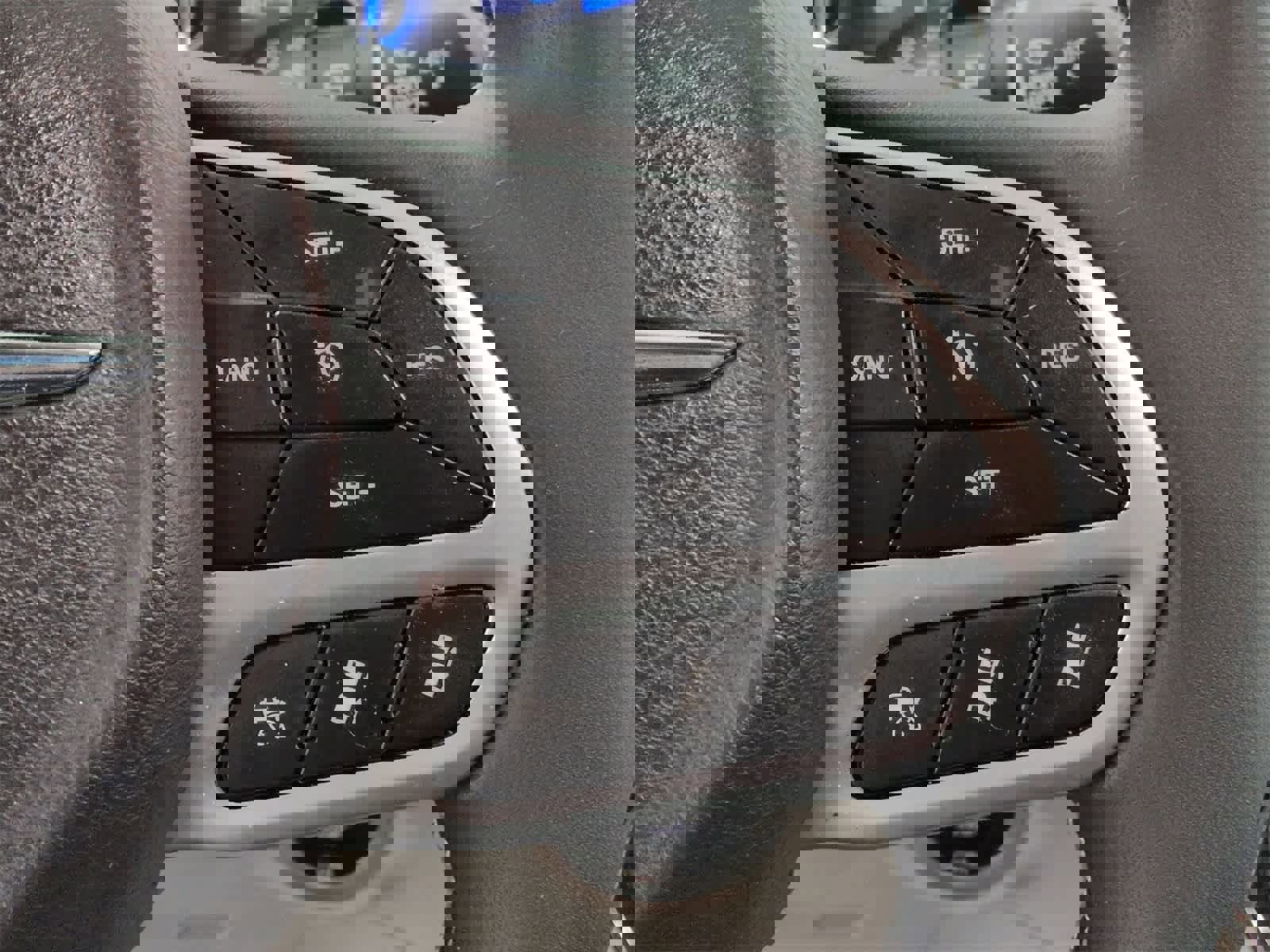 Used 2024 Chrysler Pacifica Limited image 27