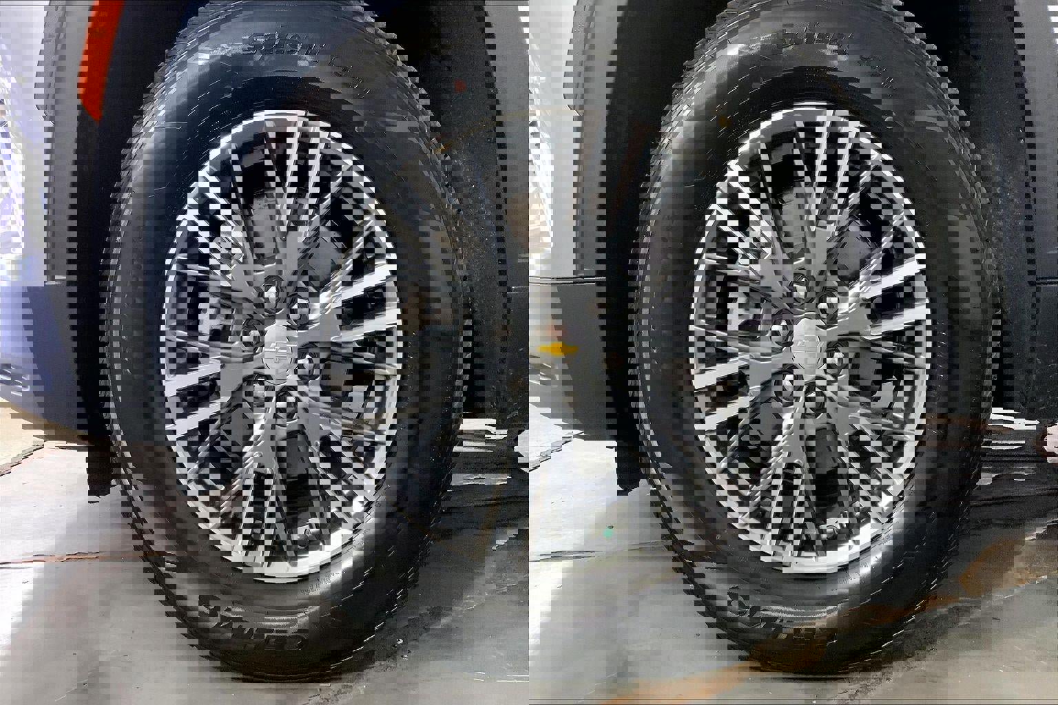 Used 2024 Chevrolet Traverse LT image 9