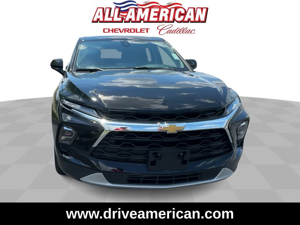 Used 2025 Chevrolet Blazer LT image 3