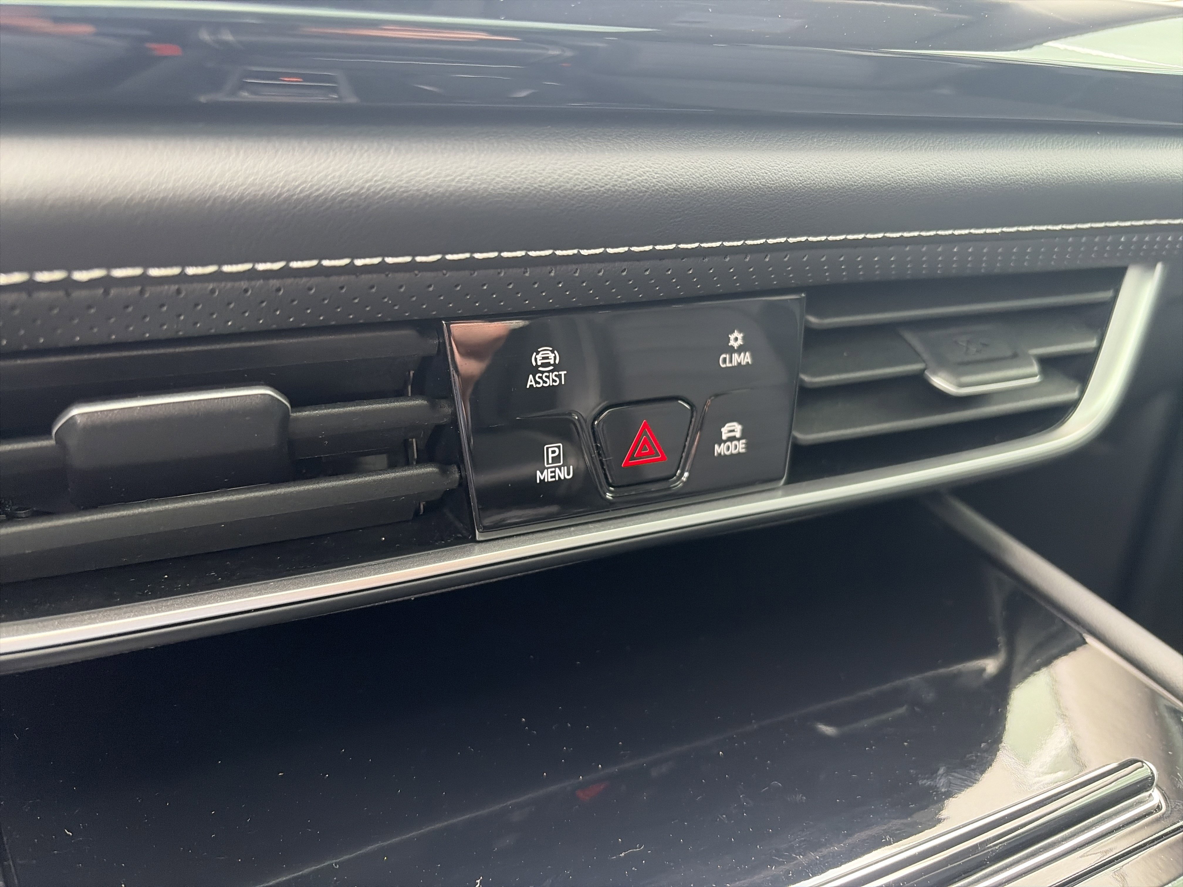 Used 2024 Volkswagen Atlas SEL image 48