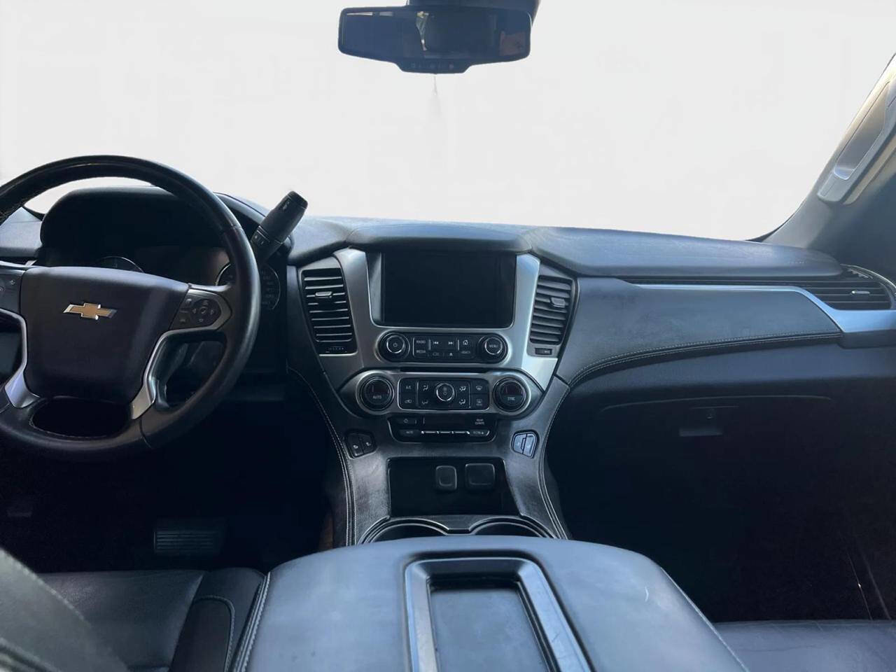 Used 2017 Chevrolet Suburban LT image 2
