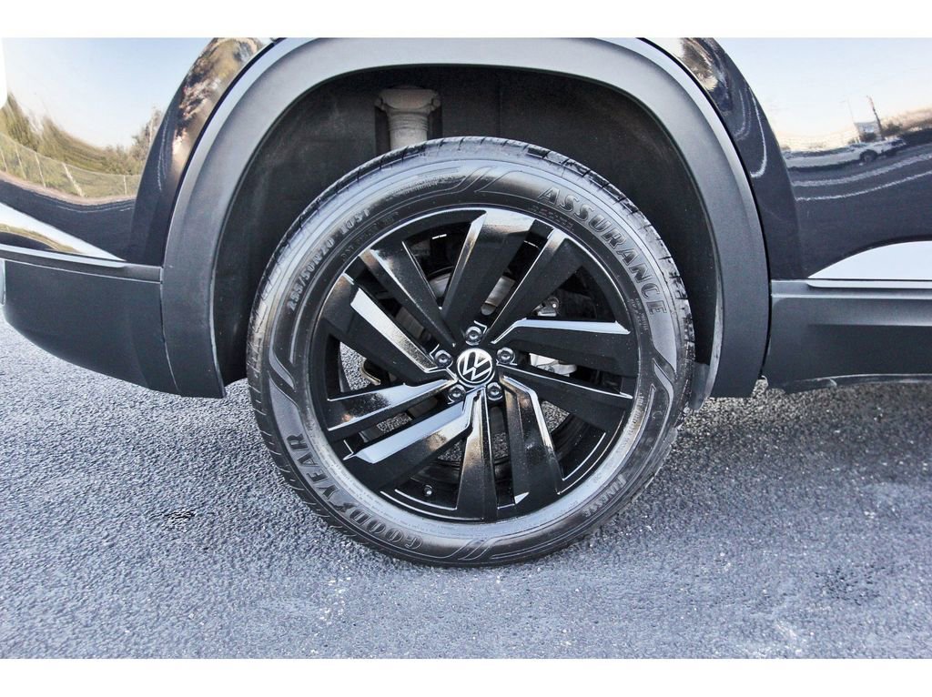 Used 2022 Volkswagen Atlas Cross Sport SE image 30