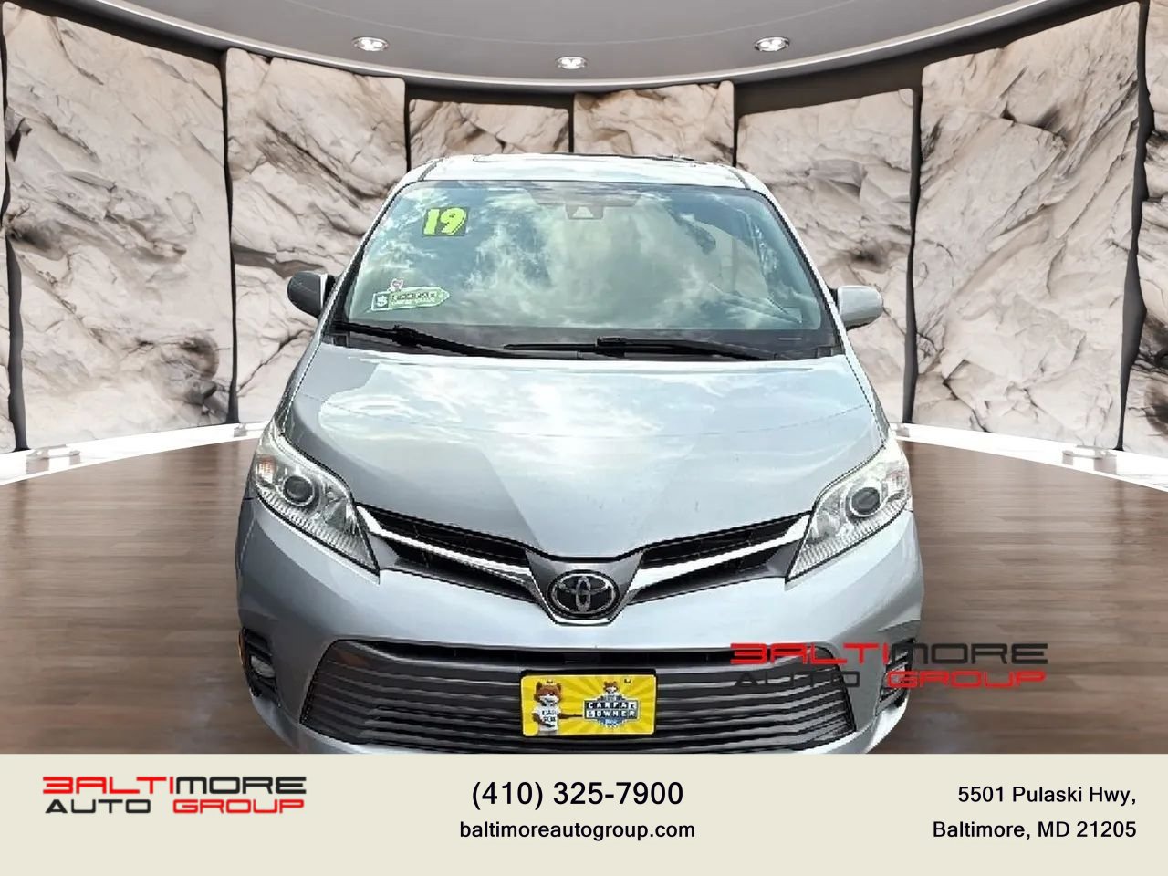 Used 2019 Toyota Sienna XLE Premium FWD image 2