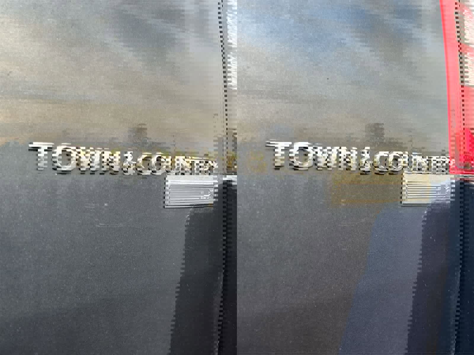 Used 2009 Chrysler Town & Country LX image 13