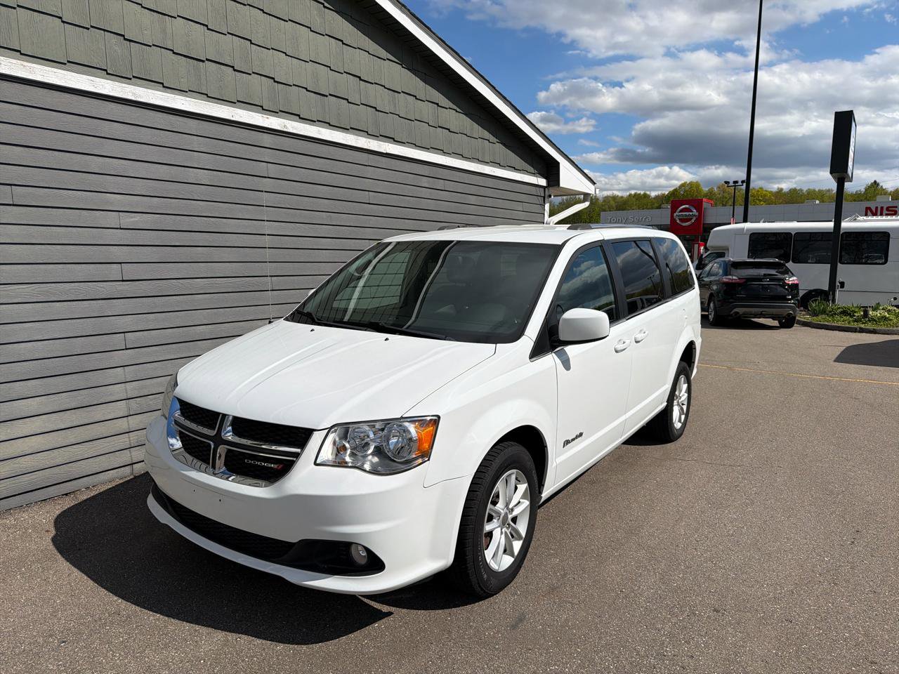 Used 2019 Dodge Grand Caravan SXT FWD image 3