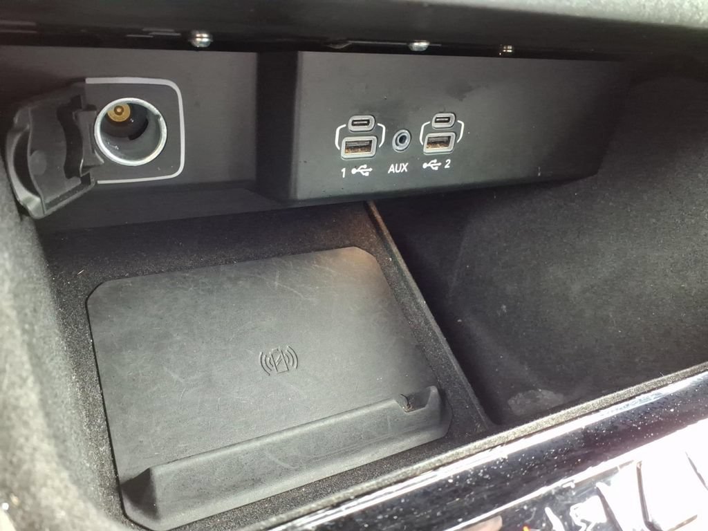 Used 2024 Jeep Wagoneer L Series II w/ Flexible Seating Group AWD/4WD image 28
