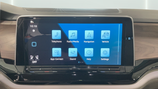 Certified 2025 Volkswagen Atlas SE AWD/4WD image 11