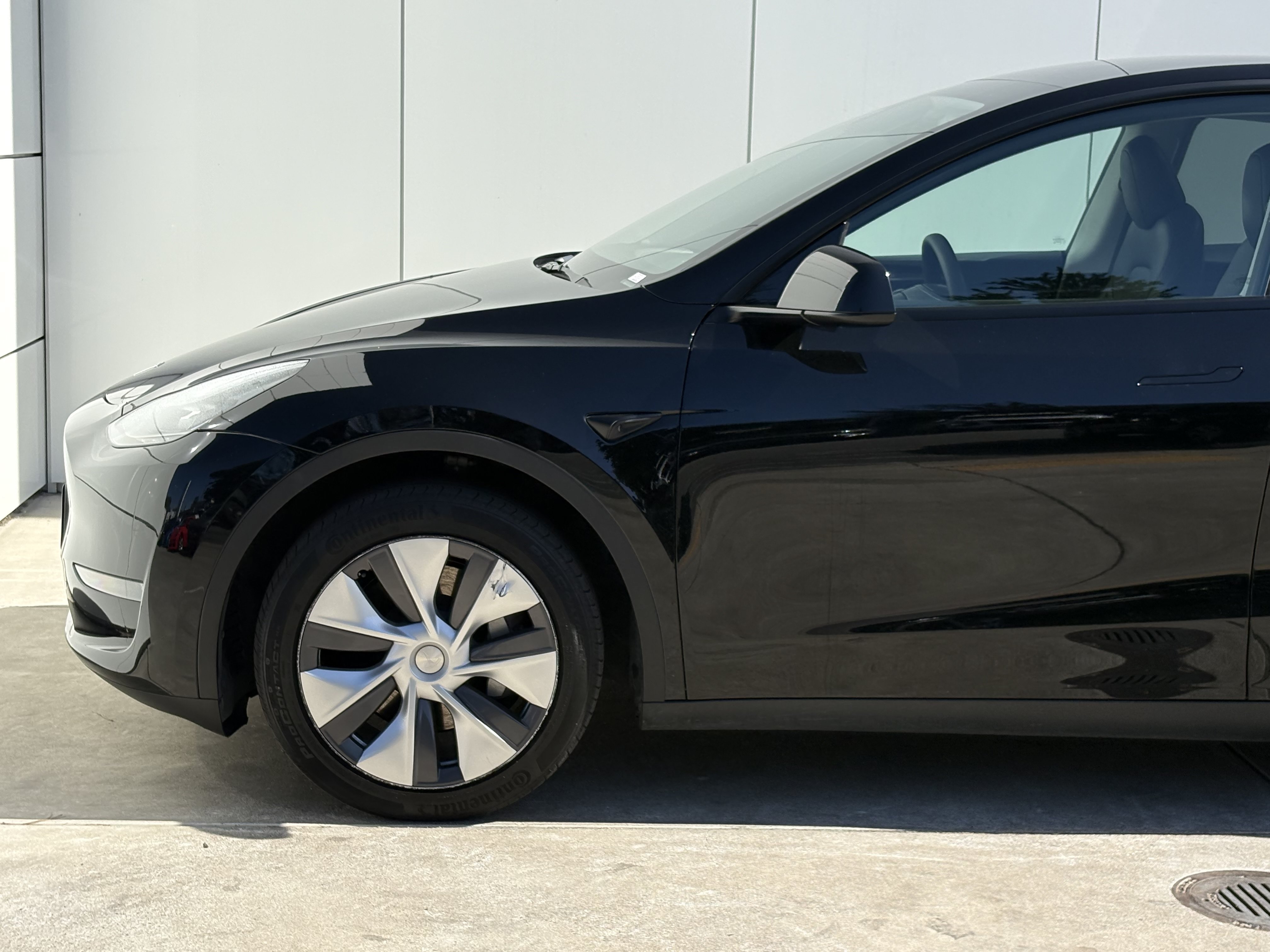 Used 2024 Tesla Model Y Long Range AWD/4WD image 5