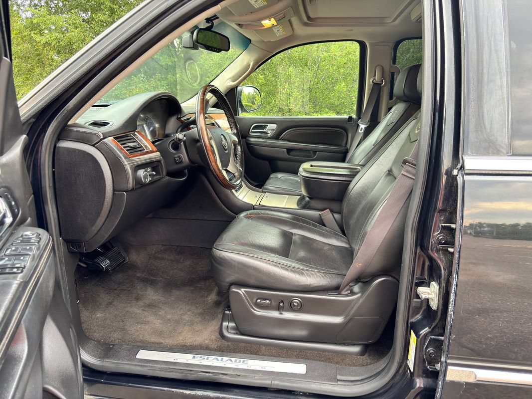 Used 2013 Cadillac Escalade ESV Platinum AWD/4WD image 17