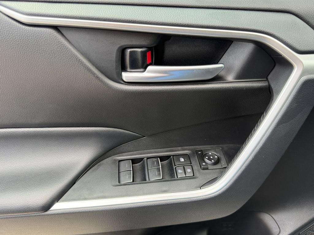 Used 2024 Toyota RAV4 XLE AWD/4WD image 11