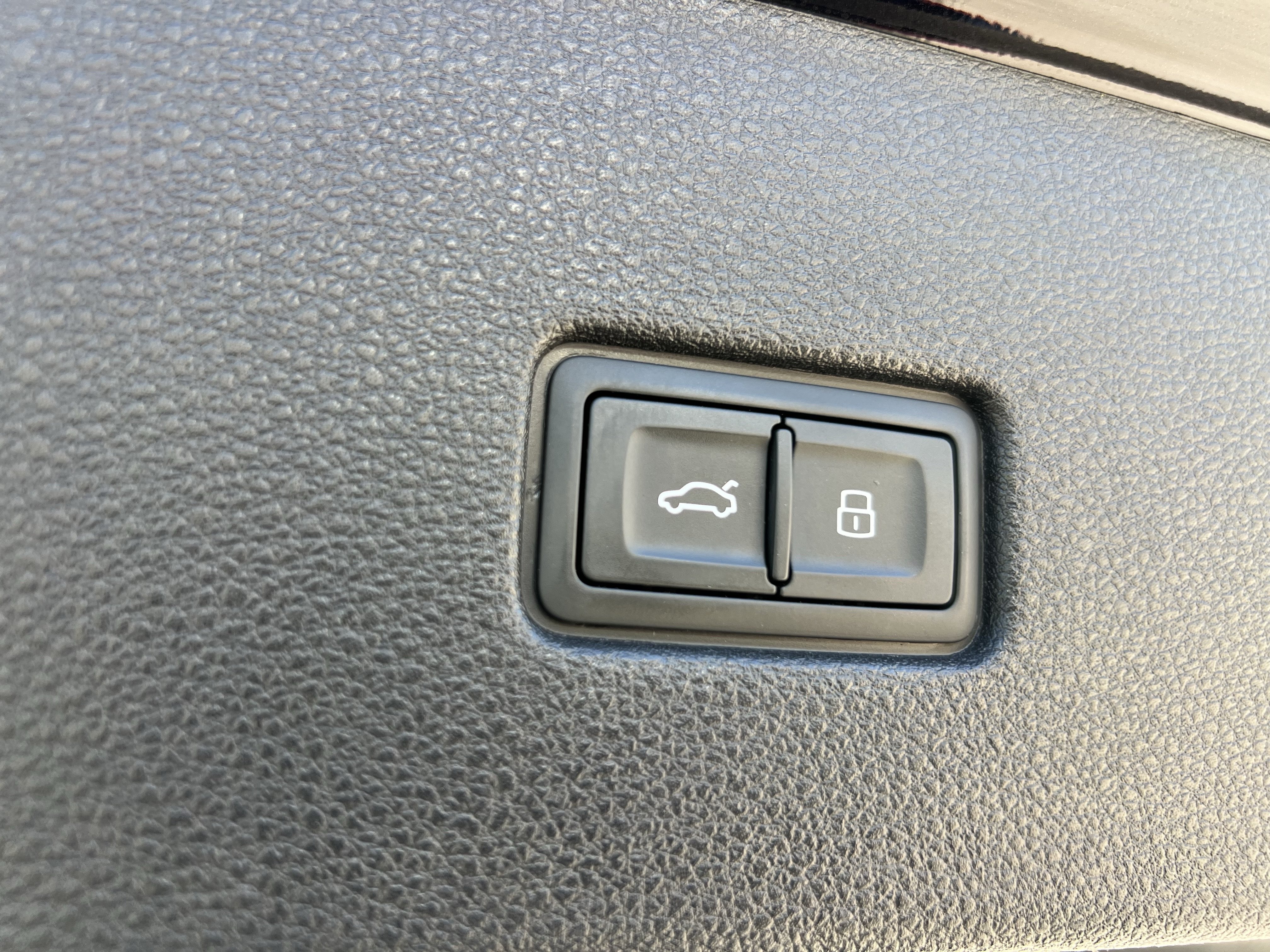 Used 2019 Audi Q8 Premium Plus AWD/4WD image 37