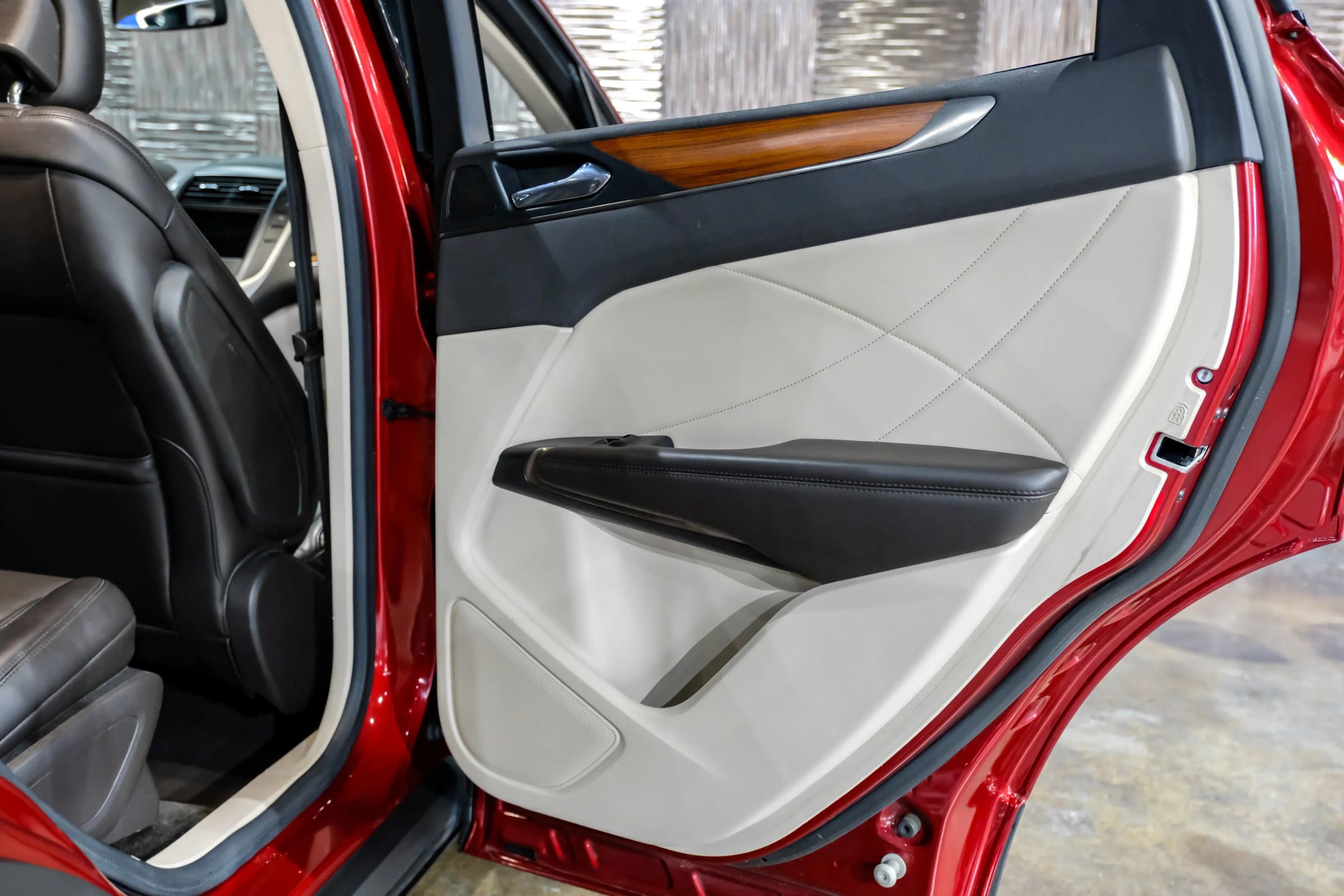 Used 2017 Lincoln MKC Select w/ Select Plus Package image 48