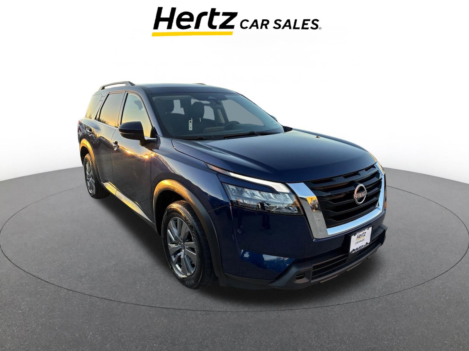 Used 2025 Nissan Pathfinder SV image 1