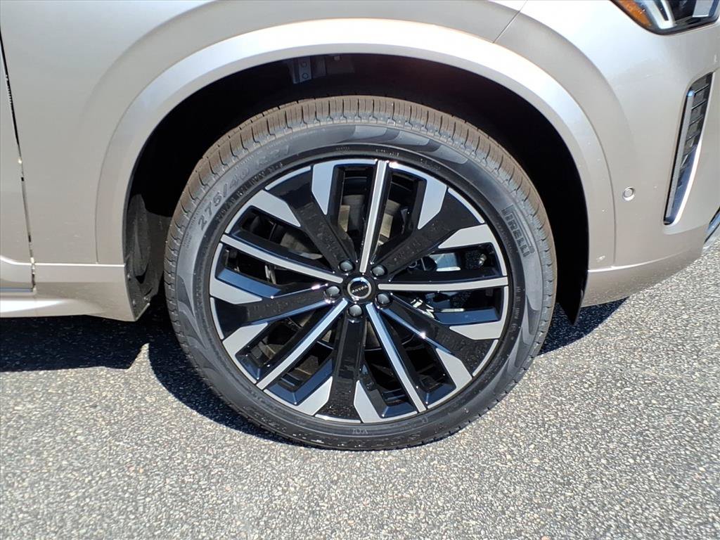 New 2026 Volvo XC90 B5 Plus w/ Protection Package Premier AWD/4WD image 10