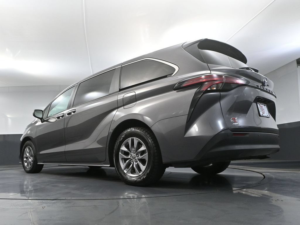 Used 2022 Toyota Sienna XLE AWD/4WD image 39