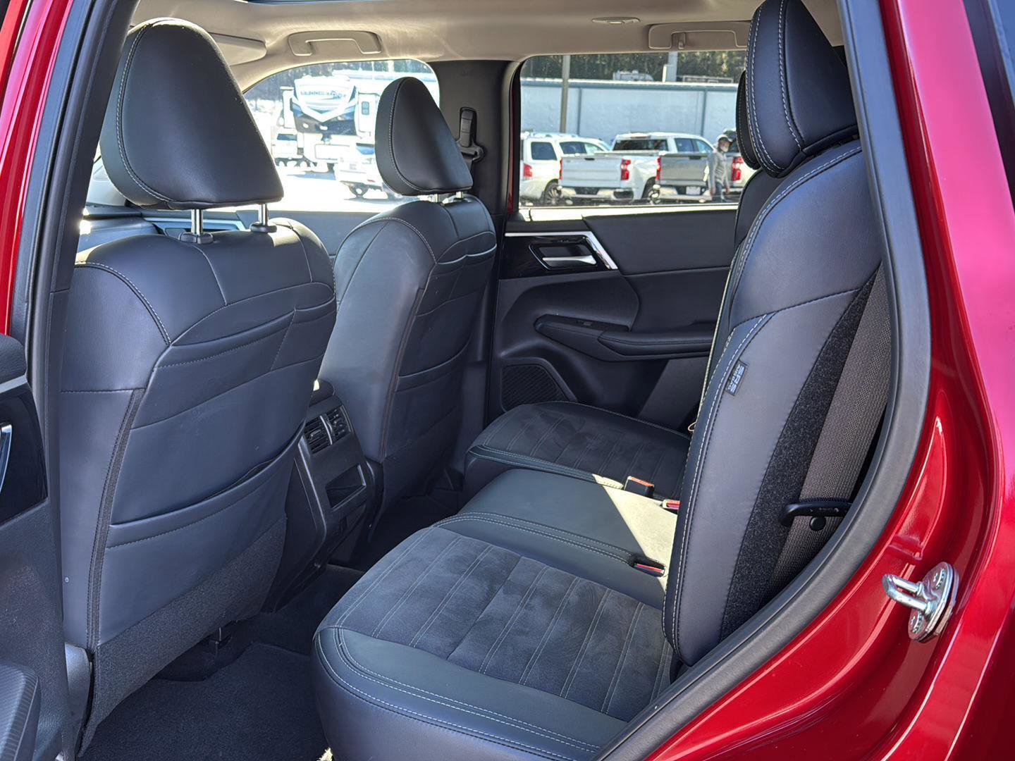 Used 2024 Mitsubishi Outlander SE Black Edition image 9