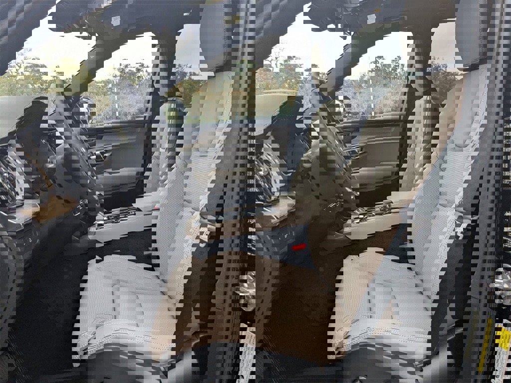 New 2026 Volvo XC90 T8 Ultra w/ Protection Package Premier image 2