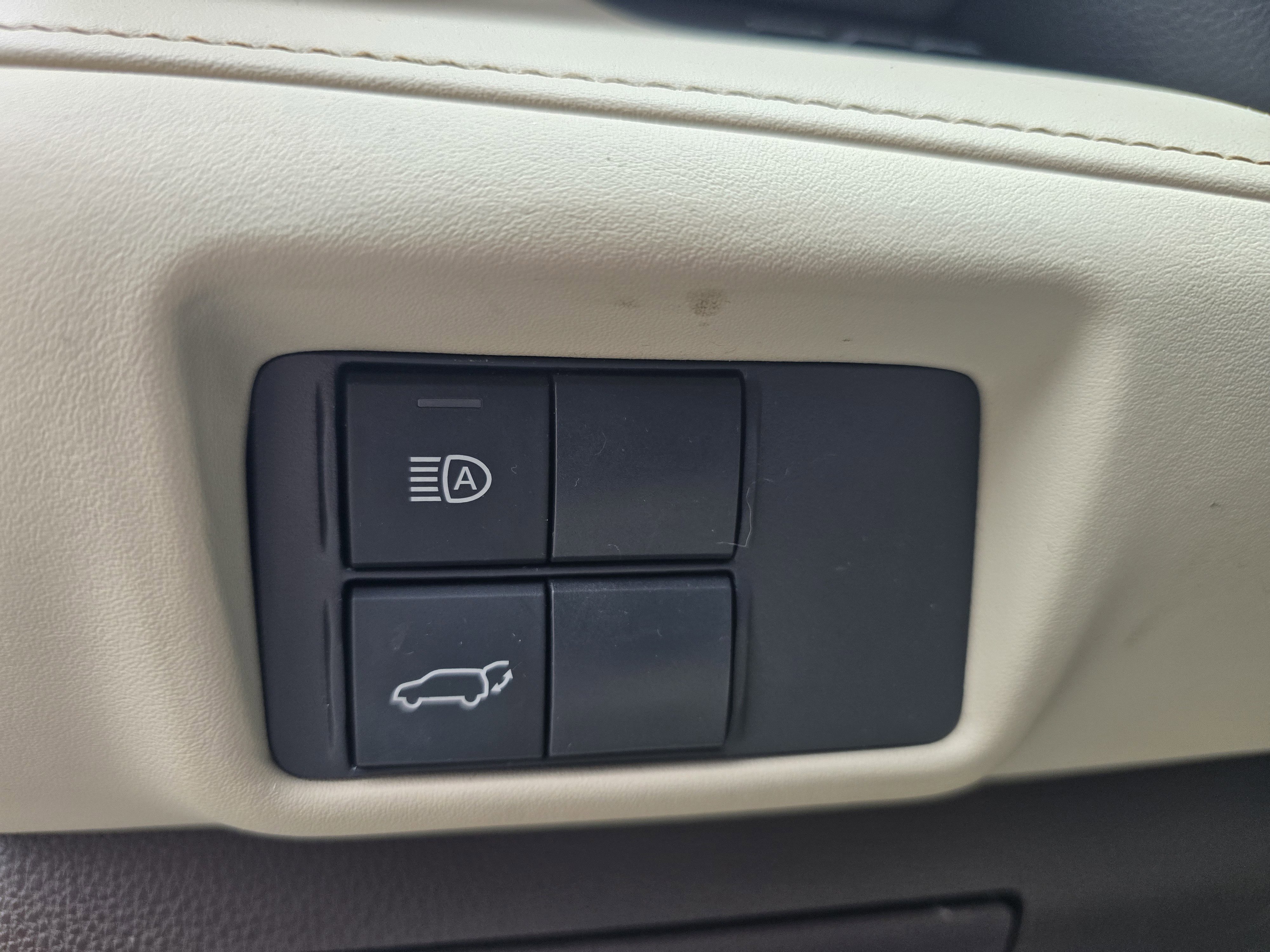 Used 2021 Toyota Highlander XLE image 18