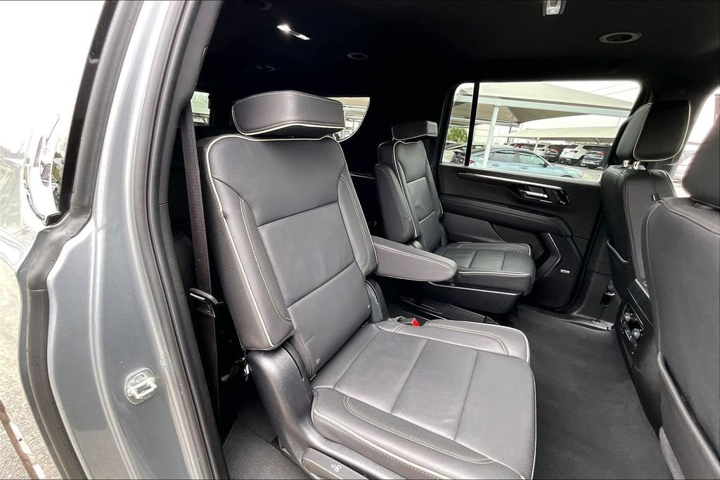 Used 2025 Chevrolet Suburban Premier AWD/4WD image 37